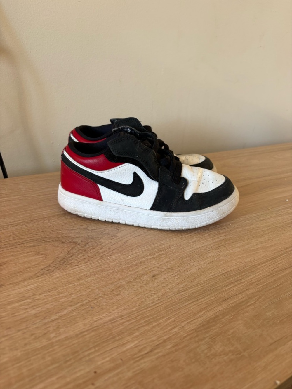 Jordan 1 low Alt Boys size 1